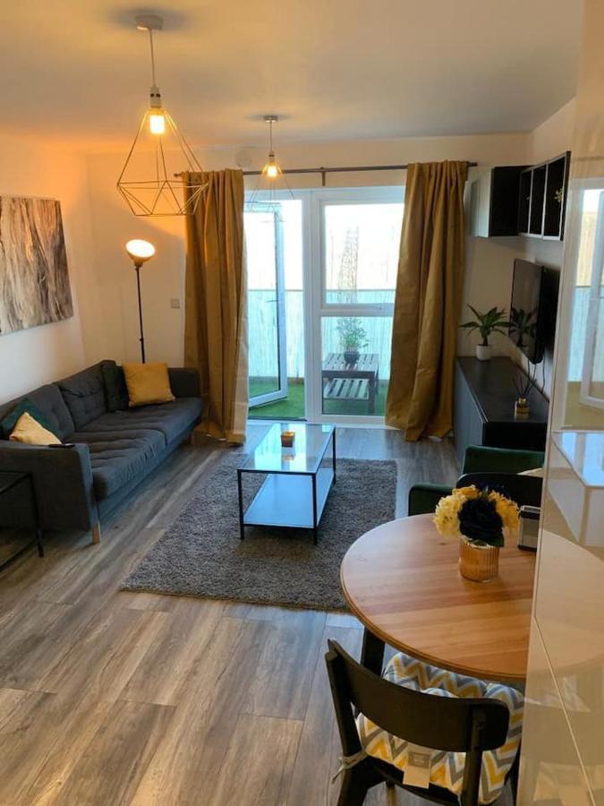 Lovely 1-Bed Serviced Apartment With Free Parking Уэст-Таррок Экстерьер фото